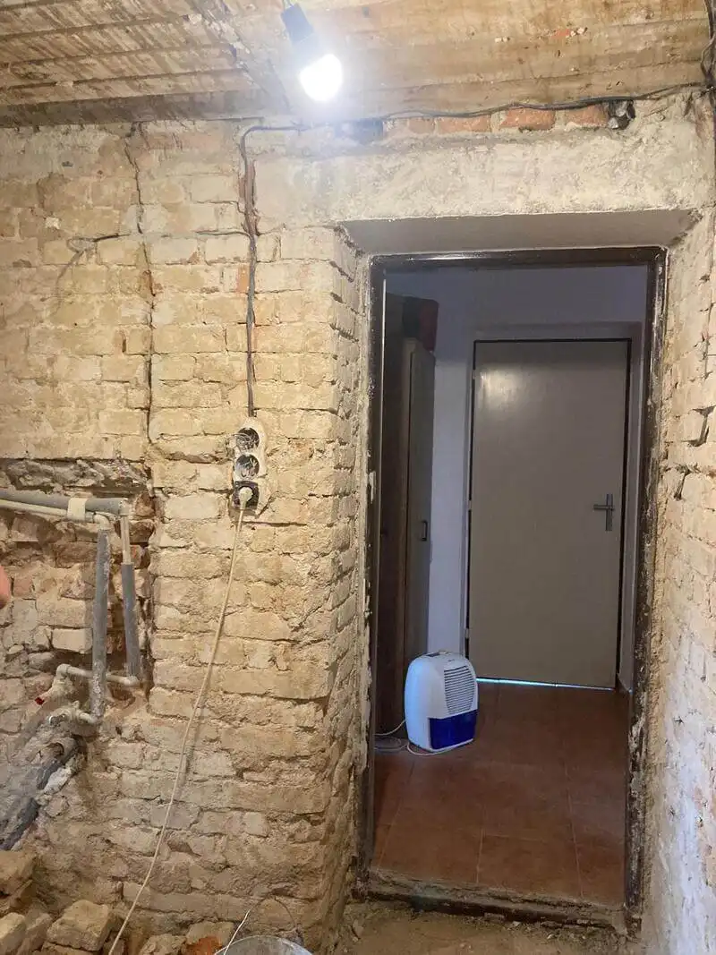 Rekonstrukce koupelny - elektroinstalace a zdivo