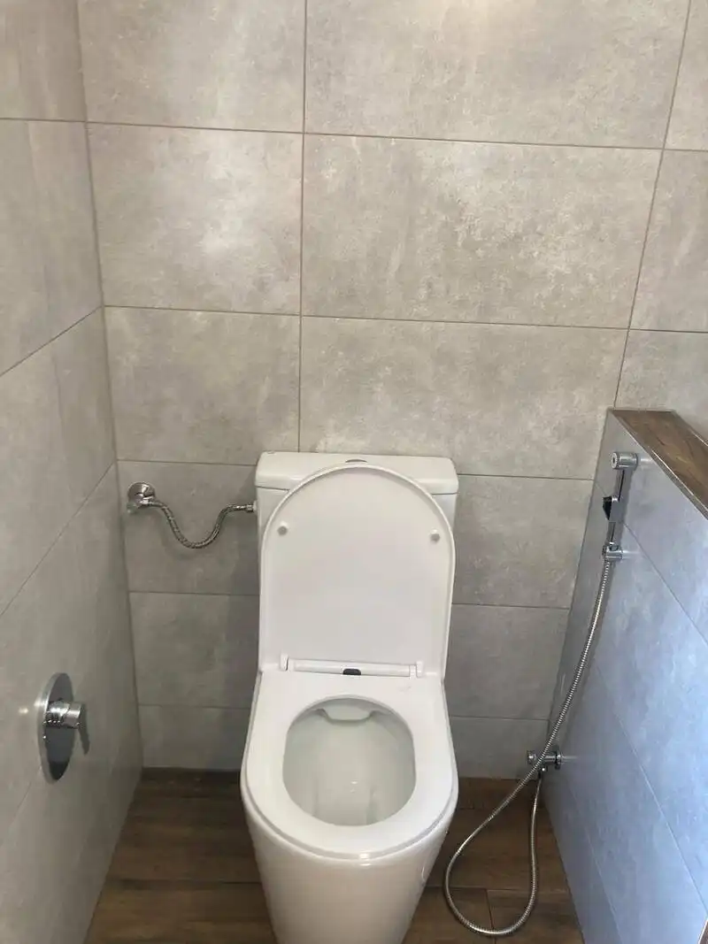 Detail WC s bidetovou sprškou